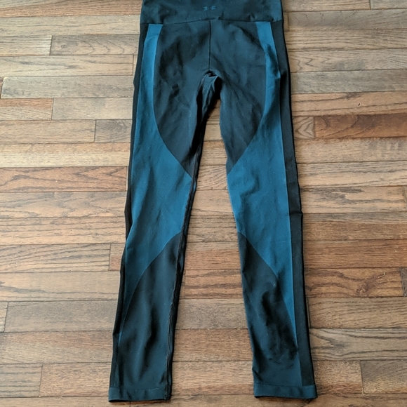Under Armour workout leggings - Picture 2 of 3